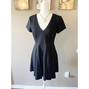 Banana Republic Black V-Neck Short Sleeve Mini Dress